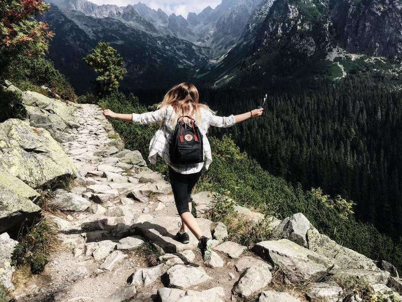 戶外登山輕巧後背包